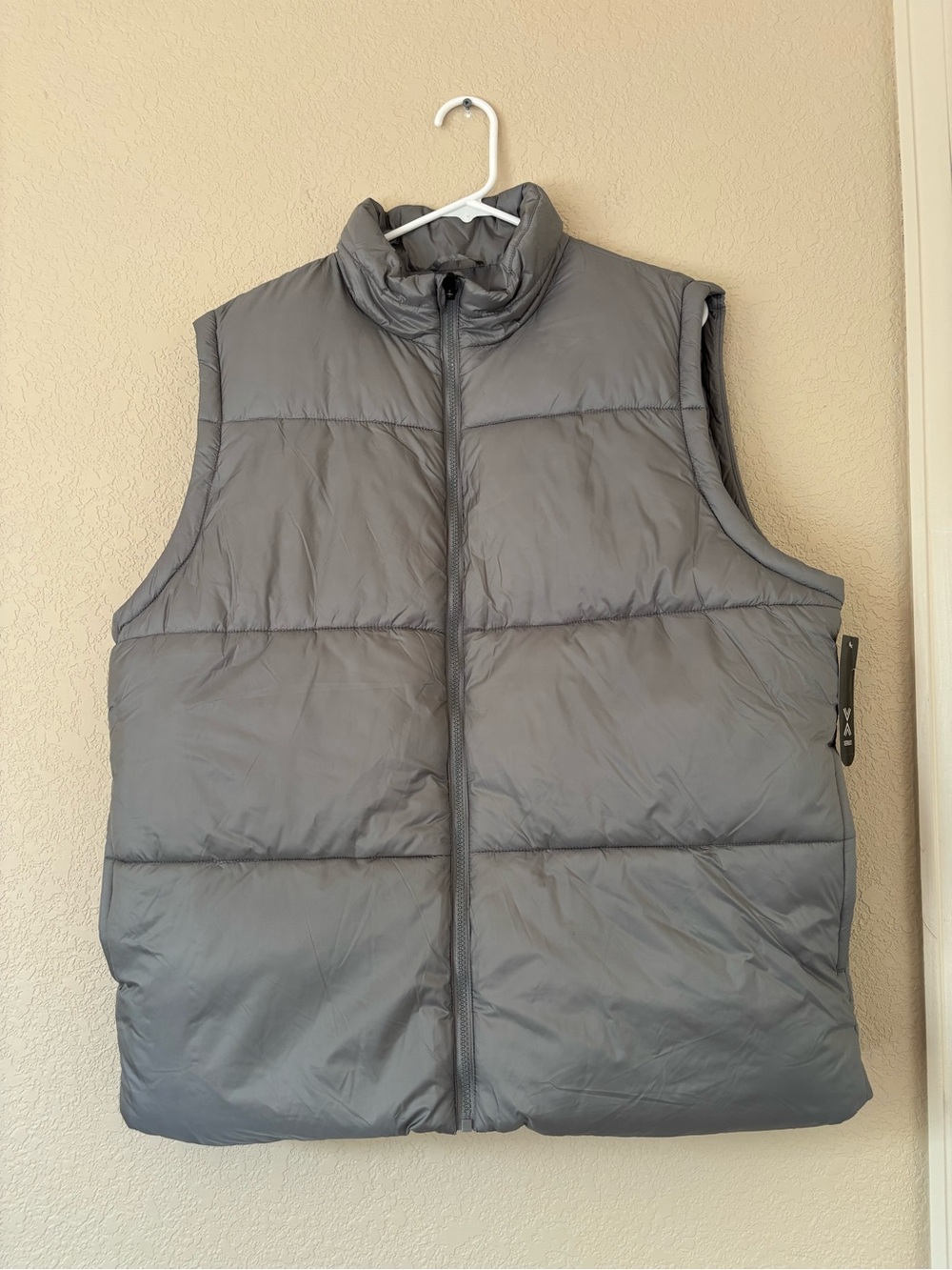 Xersion Men's Lightweight Puffer Vest size L - brand new with tag